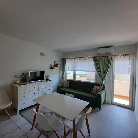 Garden House Apartment *