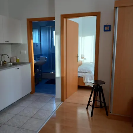 Garden House Apartment *