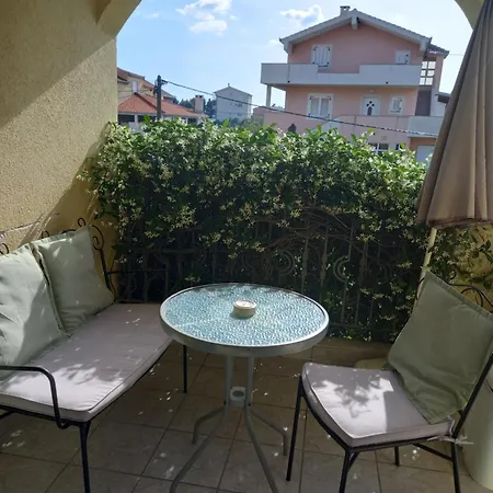 Apartment Garden House *