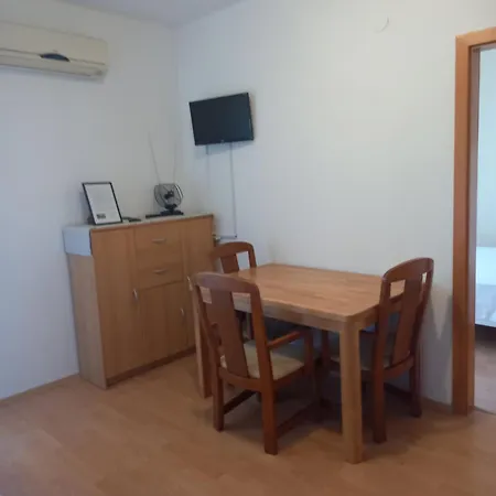 Apartment Garden House Kastela